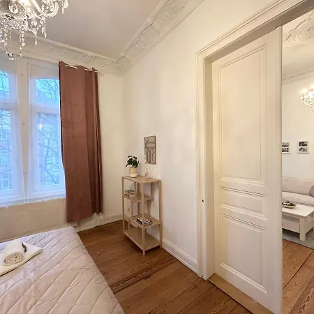 Apartment Idee Living: Traumhaftes Altbau - Balkon